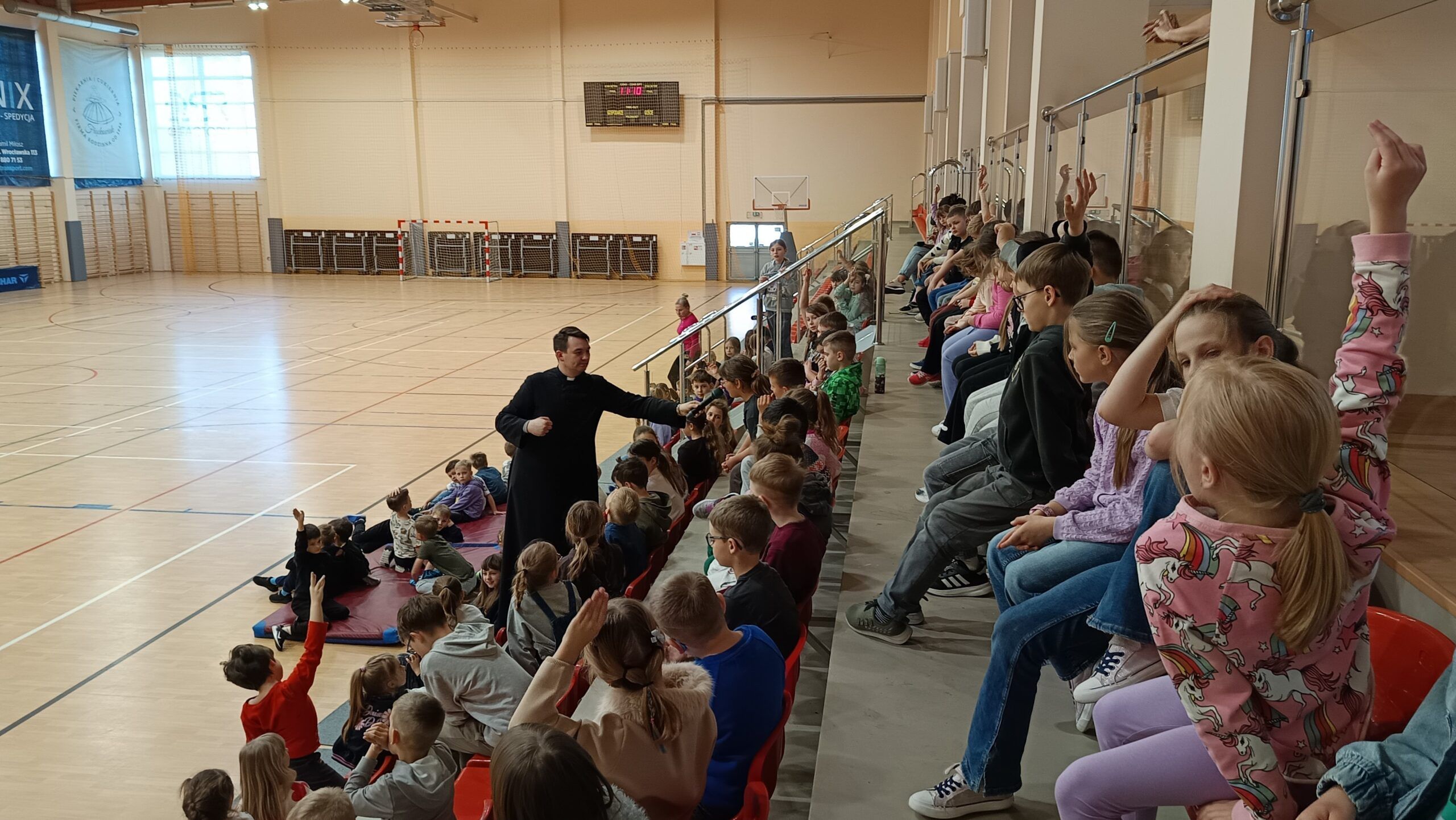rekolekcje na hali sportowej