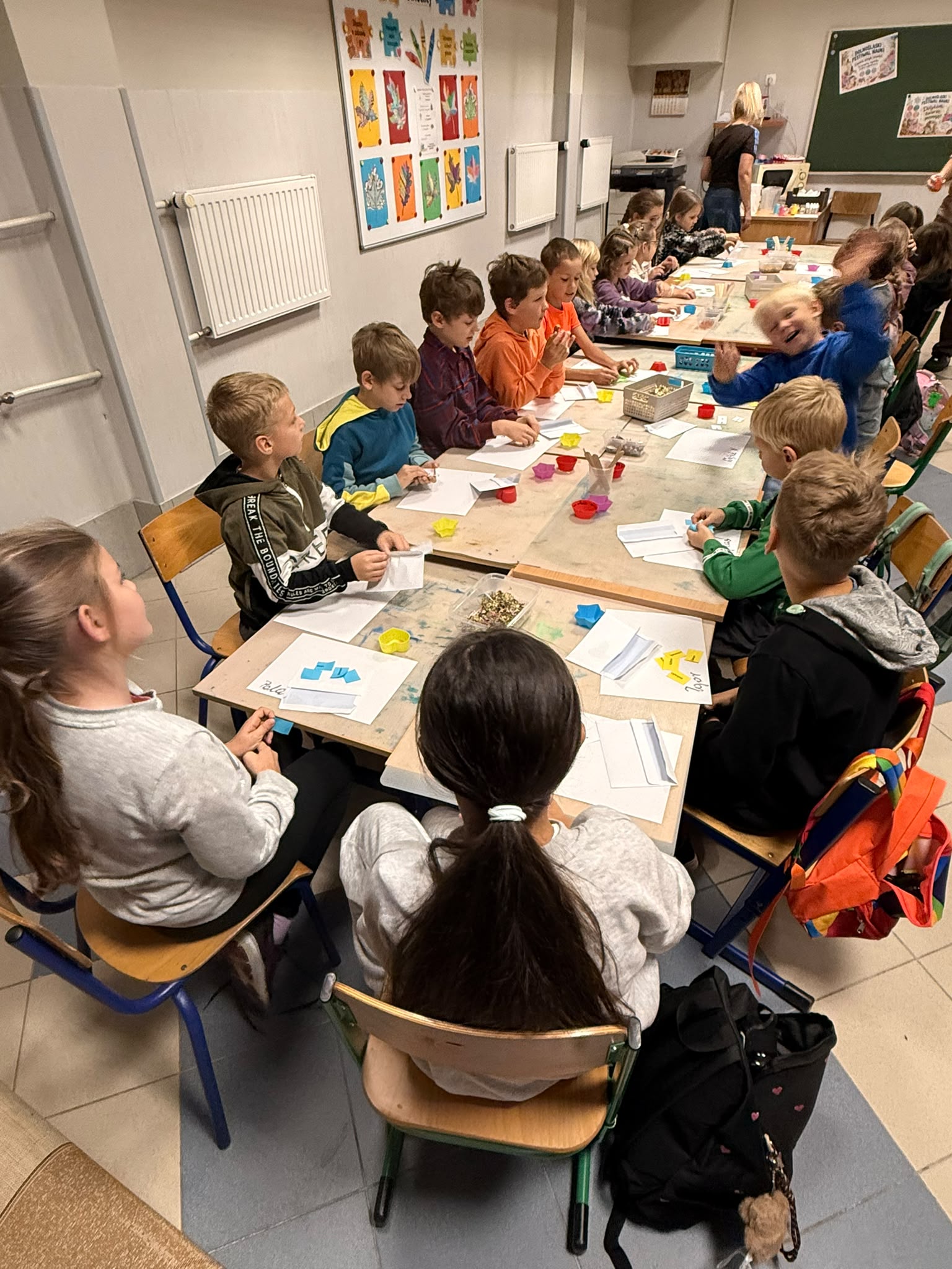 uczniowie podczas warsztatów