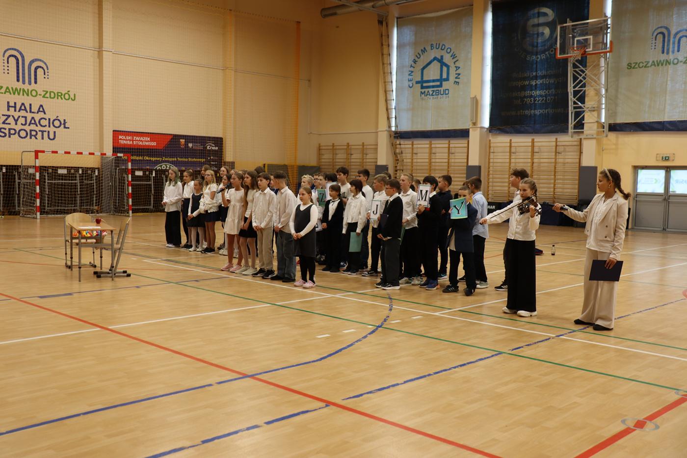apel z okazji Dnia Edukacji Narodowej - występ uczniów